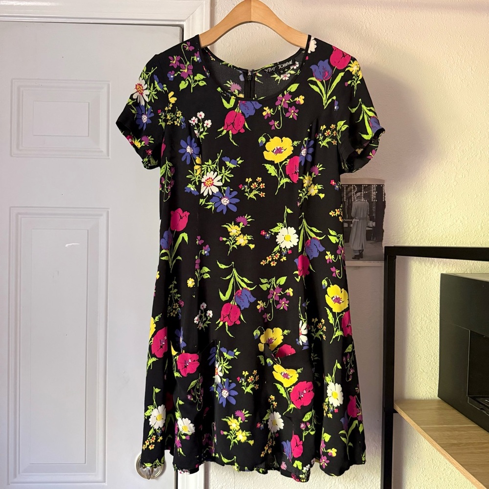 BETSEY JOHNSON vintage black floral rayon short sleeve‎ mini dress